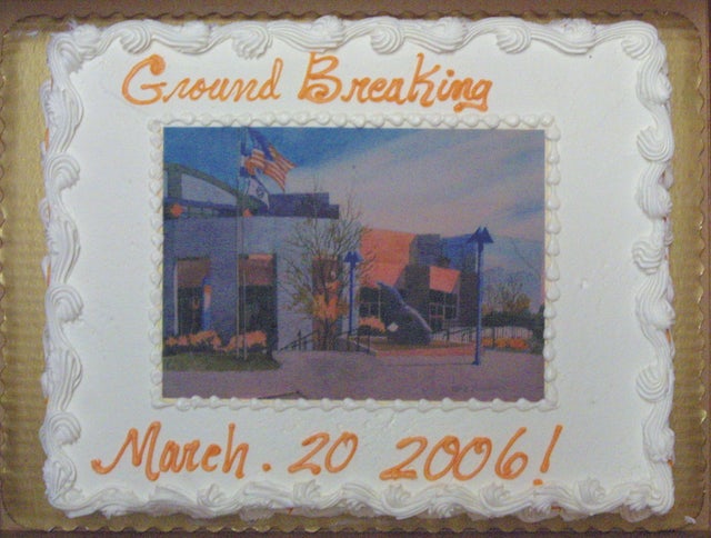 A cake to celebrate the 2000's expansion